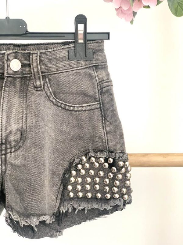 Short jeans noir clouté – Image 2