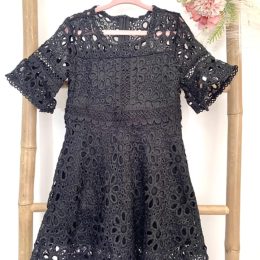 Robe dentelle demie manche noire